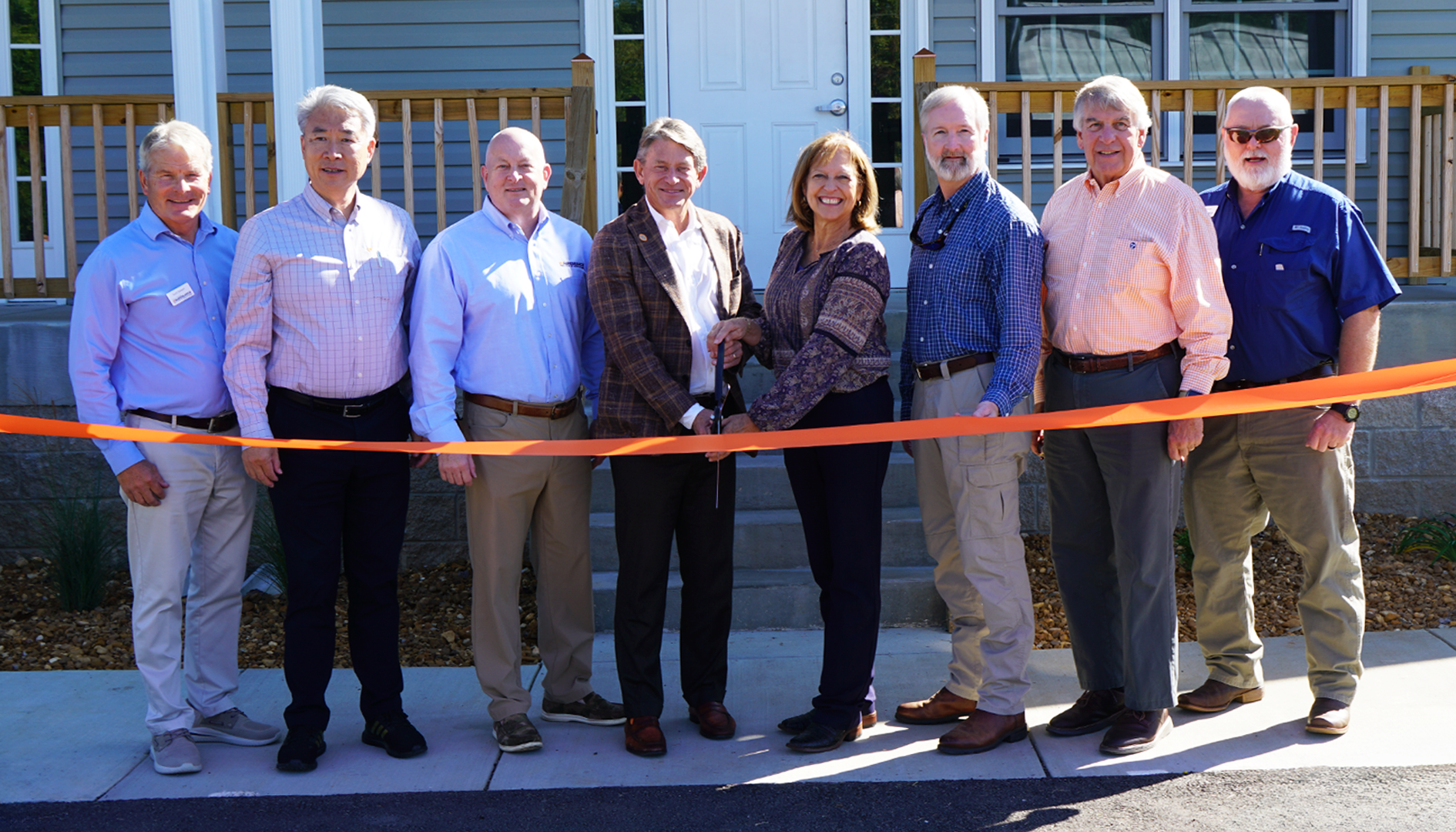 UT and AgResearch Leadership at ribbon cutting ceremony on WTREC